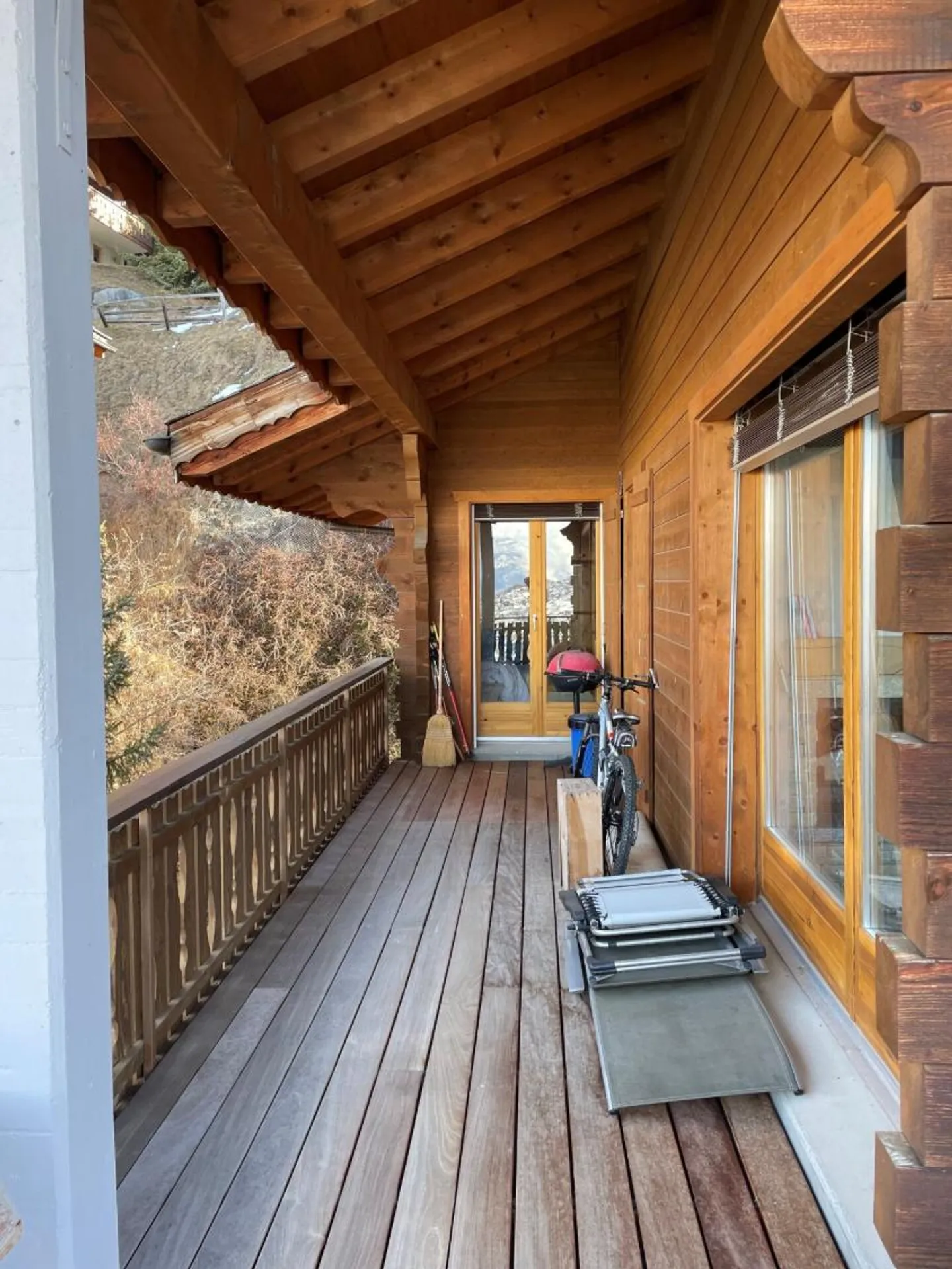 Stunning Duplex Apartment with Views - Photo 12 of 13