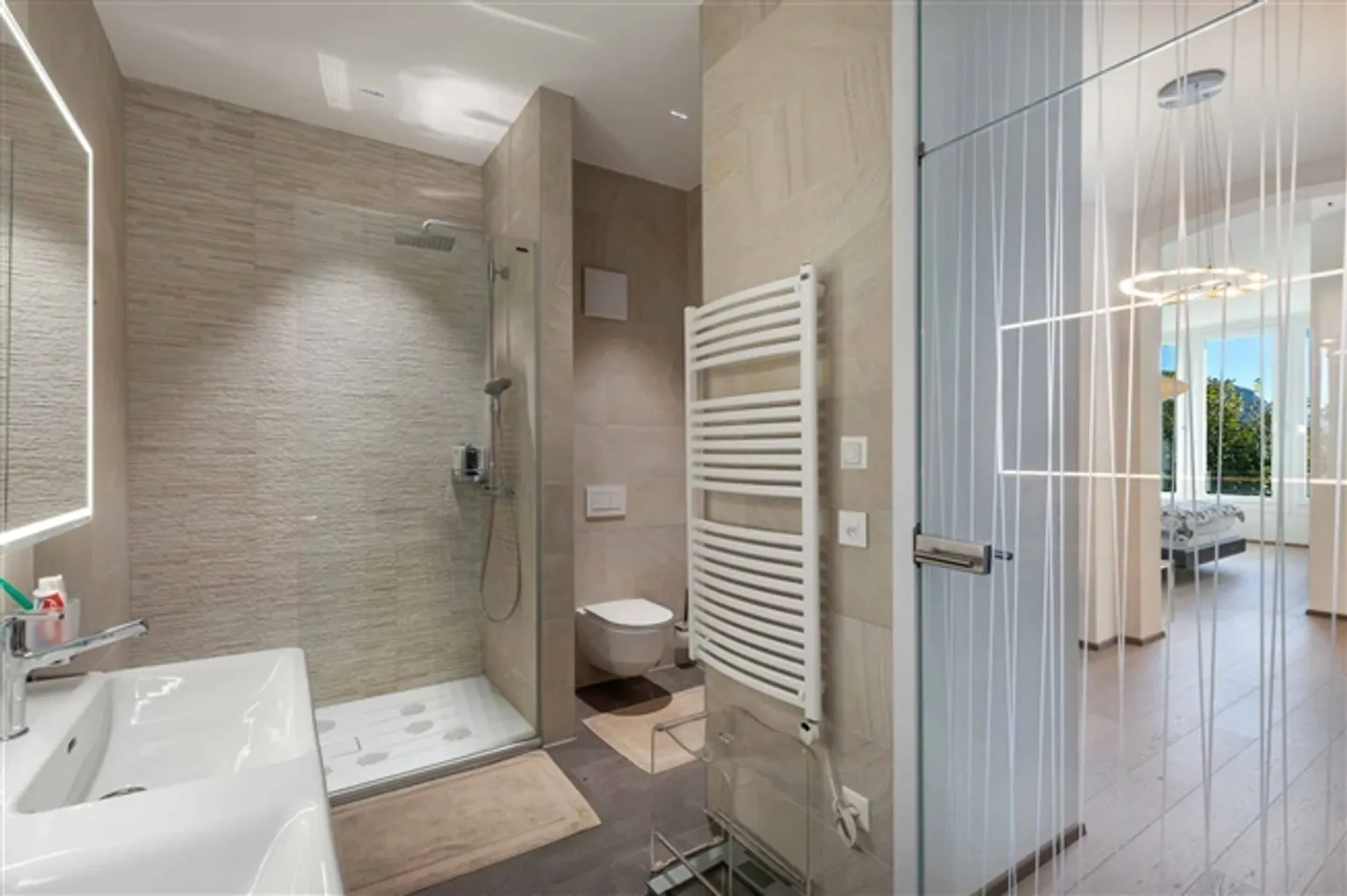 PEDESTRIAN ZONE WAY! SPACIOUS APARTMENT NEAR ALL TRANSPORTATION. - Photo 11 of 13