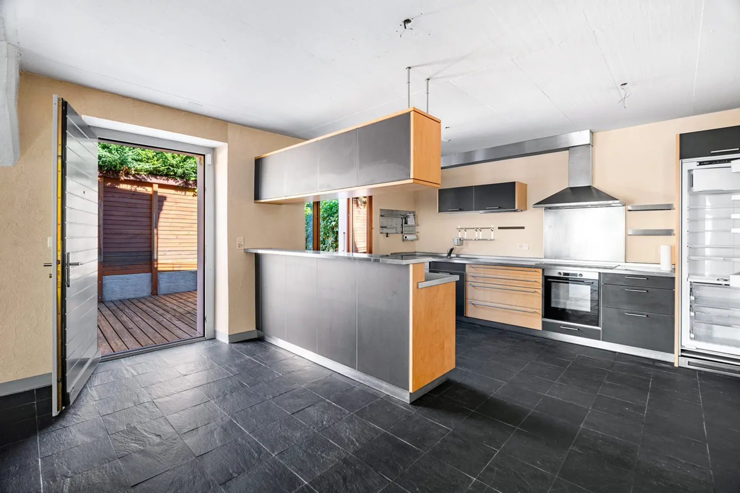 Spacious duplex apartment in a charming village house - Photo 2 of 7