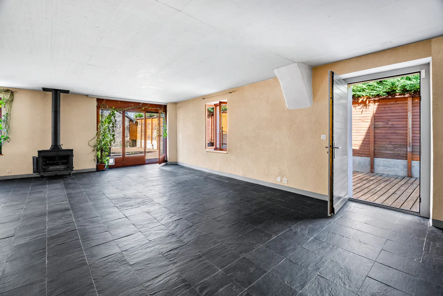Spacious duplex apartment in a charming village house - Photo 3 of 7