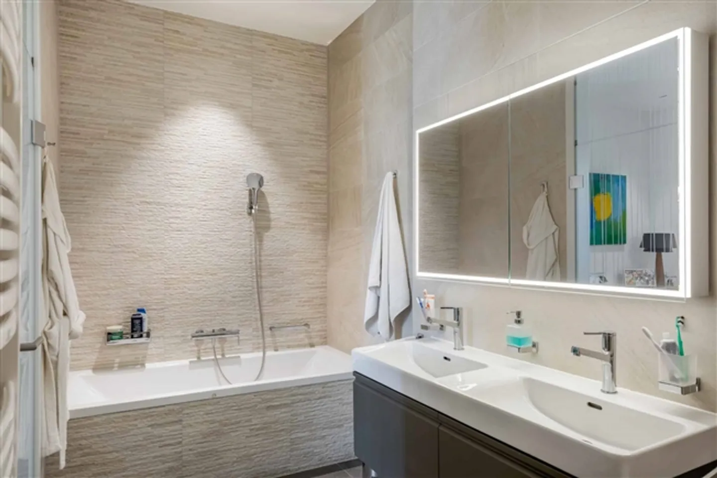 PEDESTRIAN ZONE WAY! SPACIOUS APARTMENT NEAR ALL TRANSPORTATION. - Photo 12 of 13