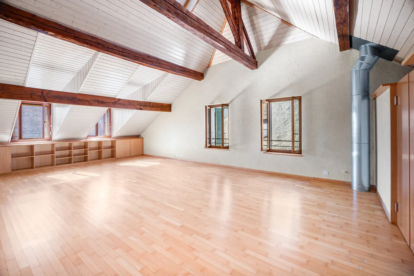 Spacious duplex apartment in a charming village house - Photo 7 of 7
