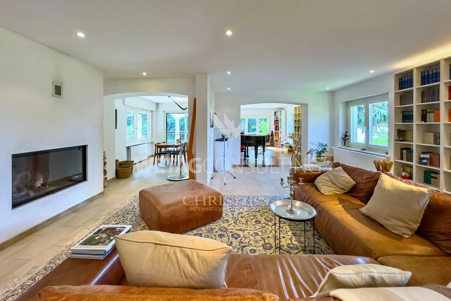 Propriété spacieuse dans la verdure avec villa principale, maison d'hôtes et grotte indépendante à vendre à Rivera-Monteceneri - Photo 3 sur 13