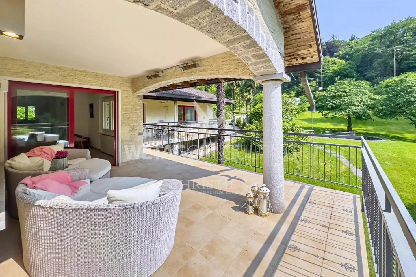 Propriété spacieuse dans la verdure avec villa principale, maison d'hôtes et grotte indépendante à vendre à Rivera-Monteceneri - Photo 2 sur 13