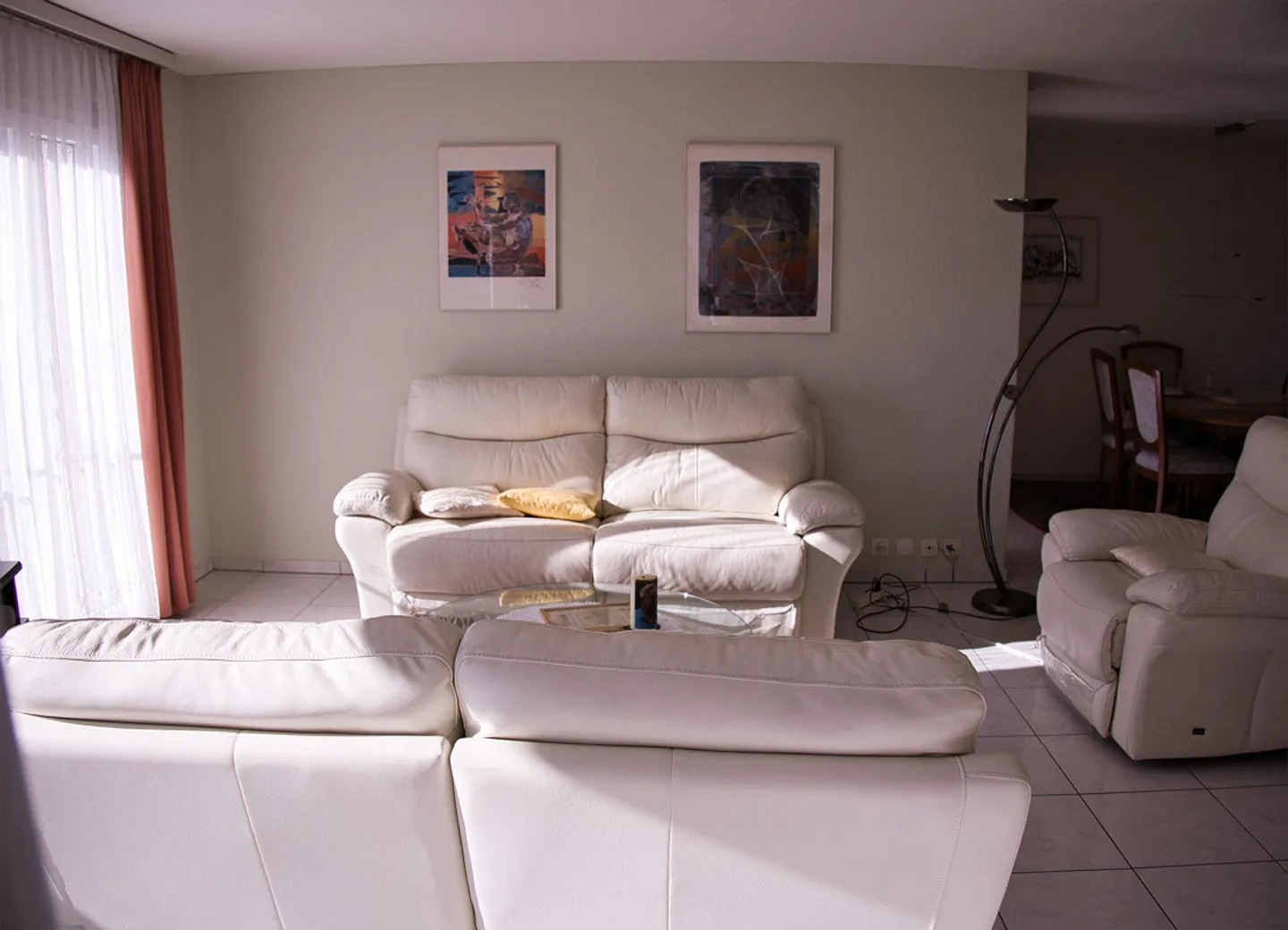 Centrally located 4 1/2 room apartment with unobstructed lake view - Photo 2 of 3