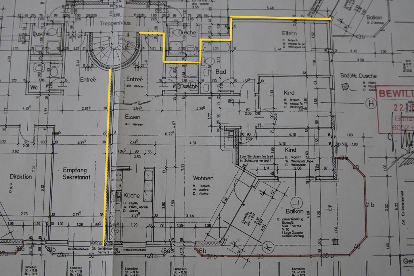 Centrally located 4 1/2 room apartment with unobstructed lake view - Photo 3 of 3