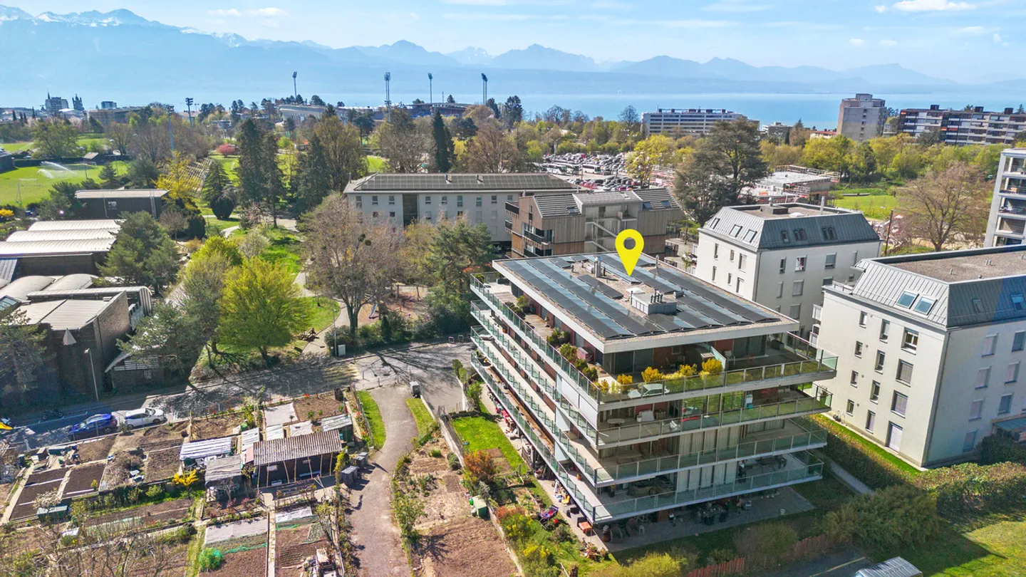 Beautiful opportunity in the heart of the Vaud capital - Photo 1 of 13