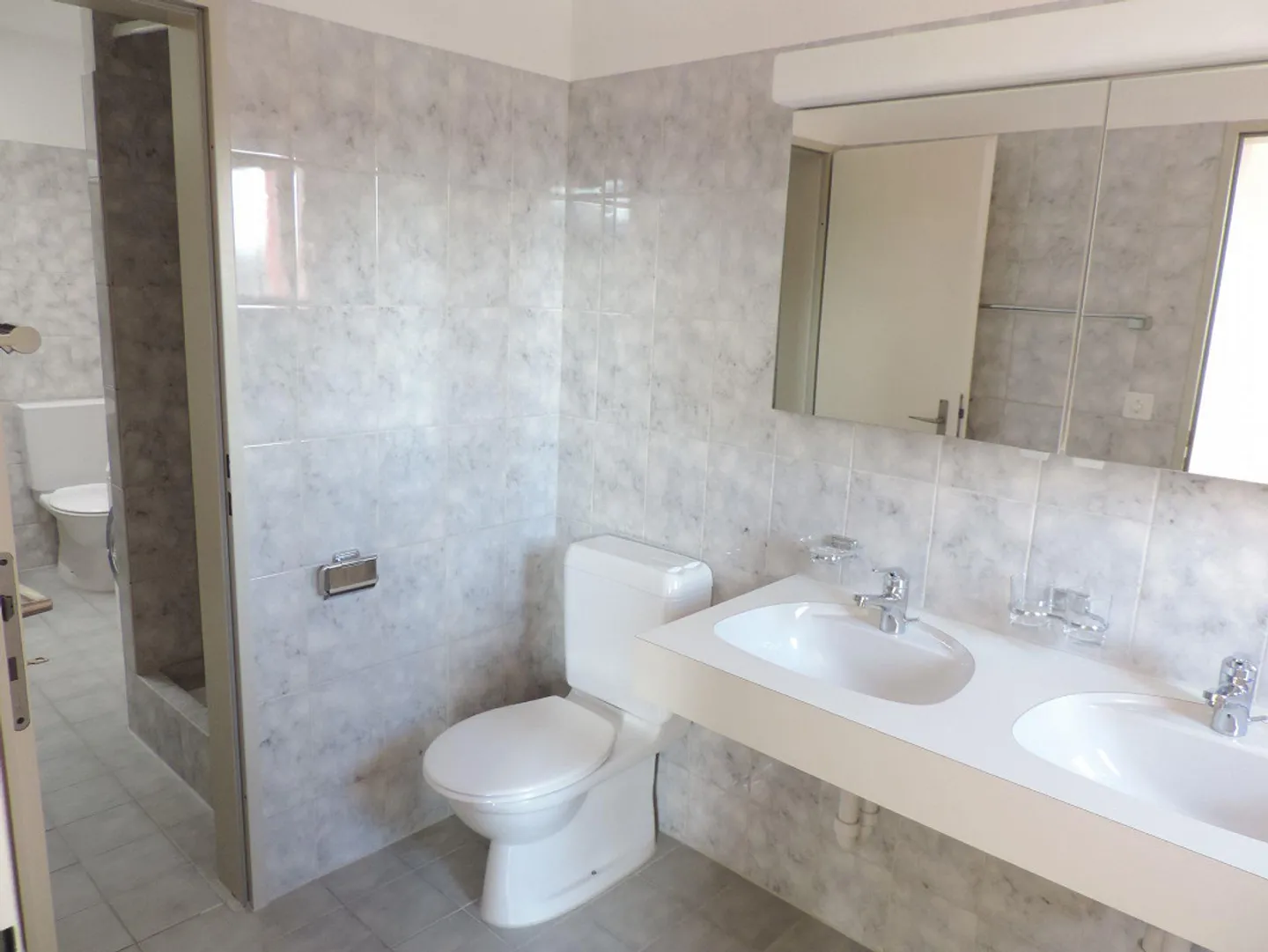 Appartement en attique de 4,5 pièces avec grande terrasse - Photo 5 sur 13