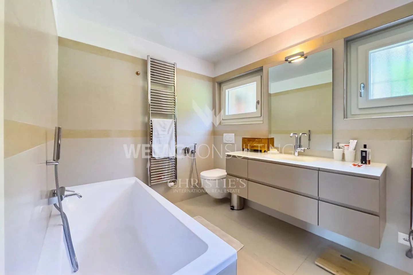 Propriété spacieuse dans la verdure avec villa principale, maison d'hôtes et grotte indépendante à vendre à Rivera-Monteceneri - Photo 8 sur 13
