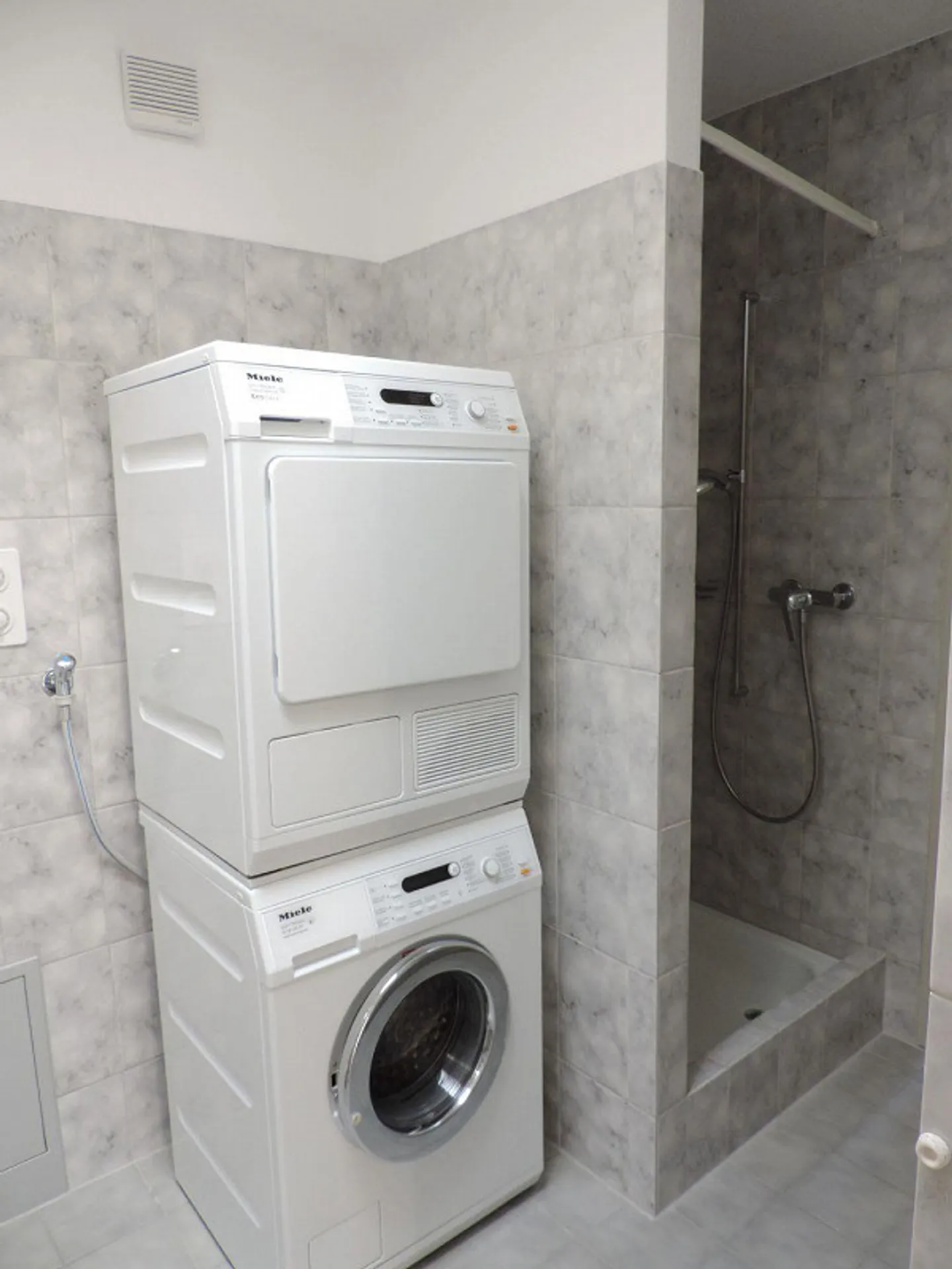 Appartement en attique de 4,5 pièces avec grande terrasse - Photo 7 sur 13