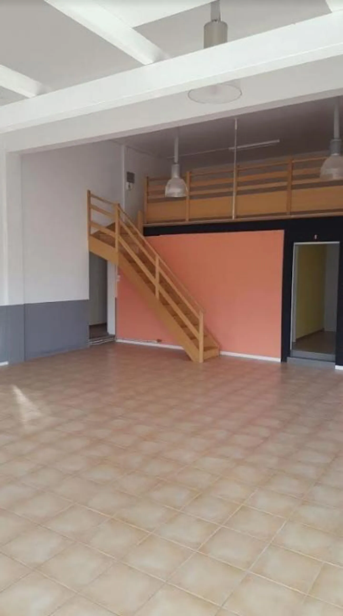 Locale - Showroom di 120 m2 in affitto - Foto 5 di 7