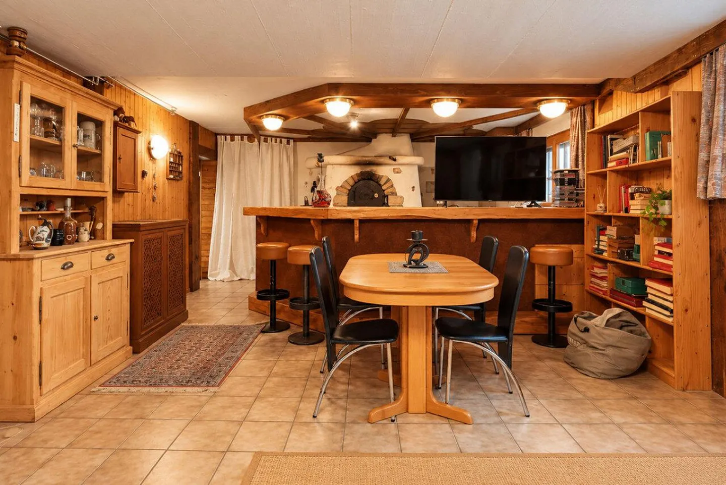 6.5-Room Family Paradise Villa with Generous Surroundings - Photo 20 of 29