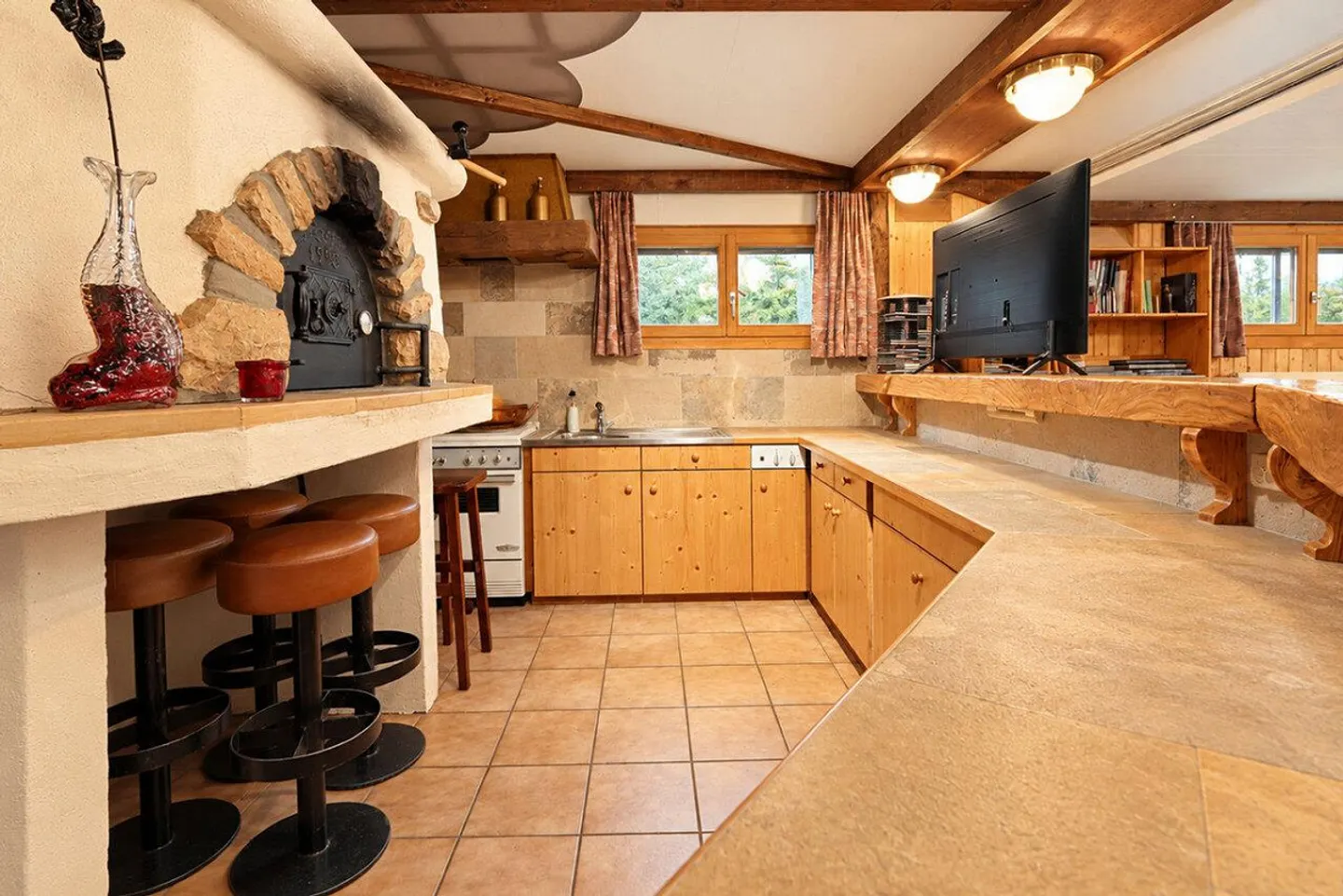 6.5-Room Family Paradise Villa with Generous Surroundings - Photo 22 of 29