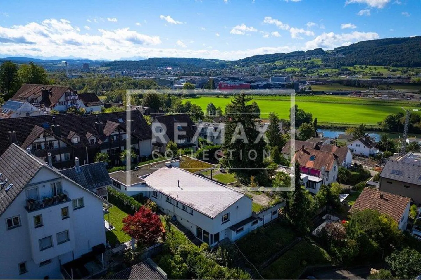 8.5 Room House with Indoor Pool, Sauna and Apartment! Unobstructed View! - Photo 2 of 13