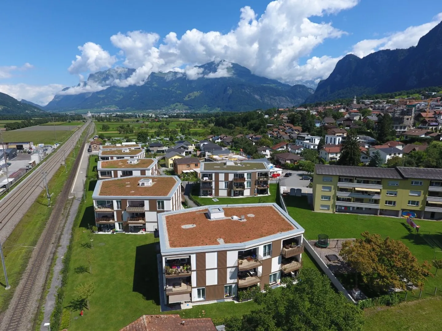 Modern 2.5-room apartment - Photo 1 of 9