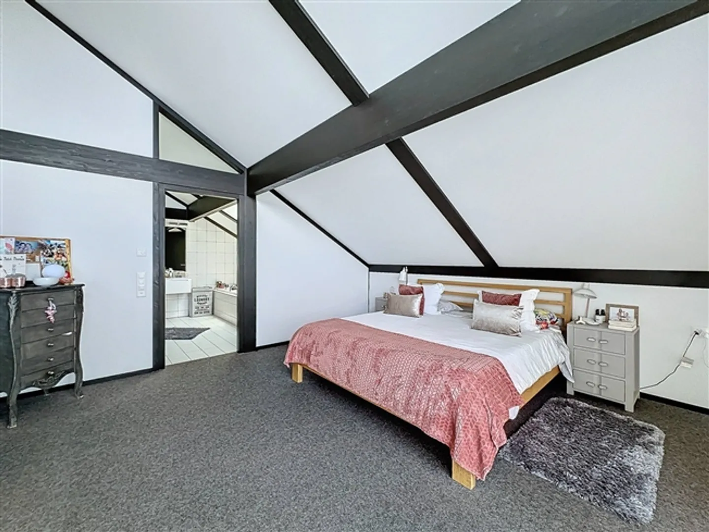 Magnificent "Huf House" with beautiful views of the lake and mountains! - Photo 11 of 13