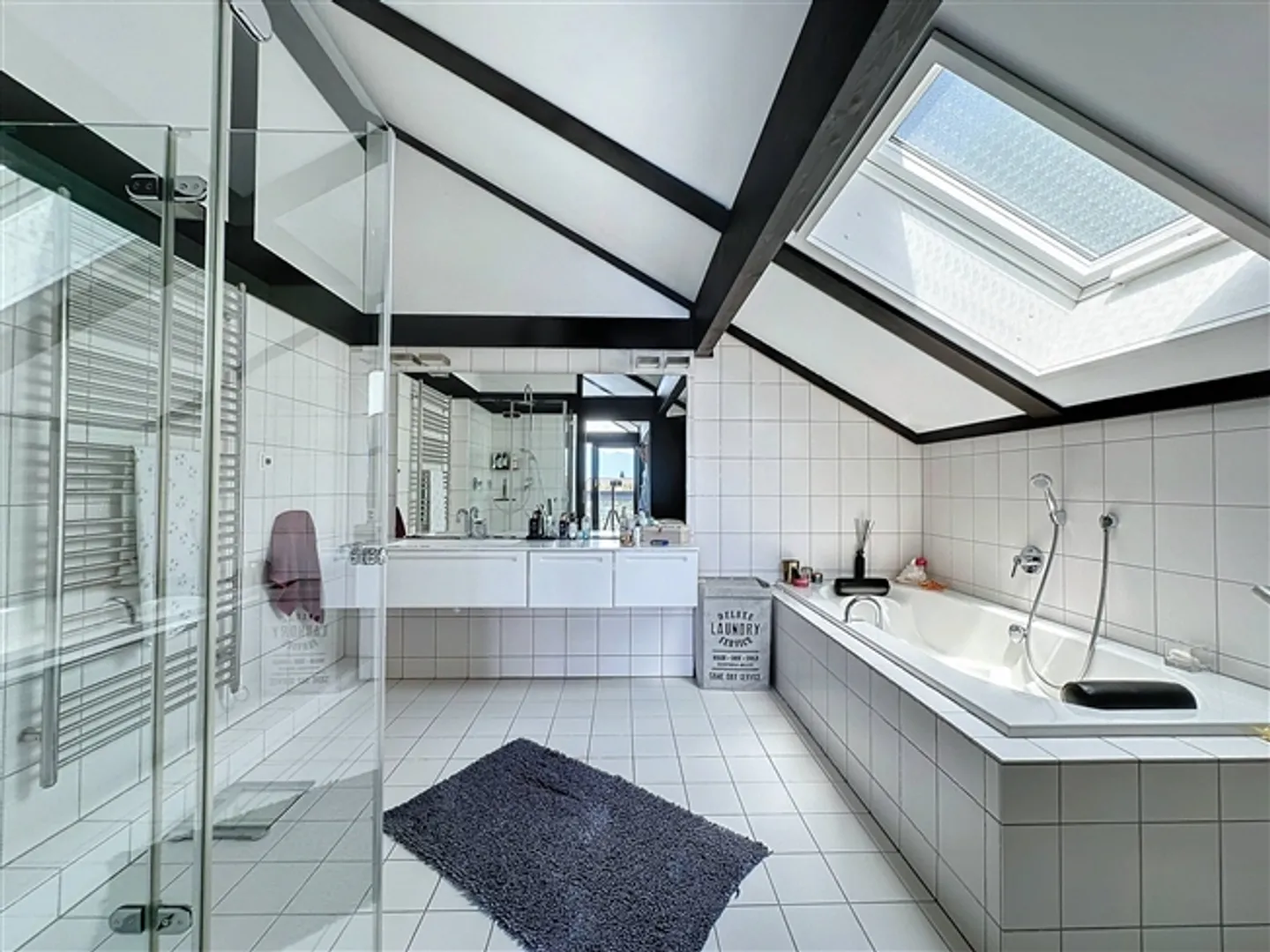 Magnificent "Huf House" with beautiful views of the lake and mountains! - Photo 12 of 13