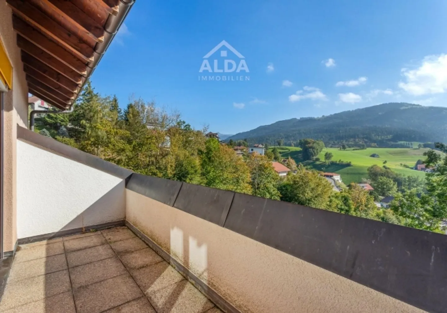 Appartamento mansardato di 2,5 locali con vista a Plasselb - in vendita - Foto 3 di 9