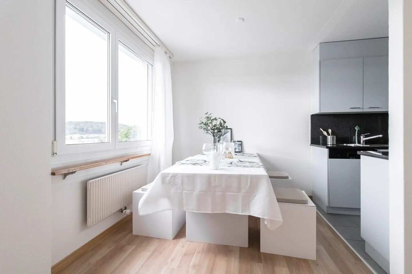 Bel appartement de 3.5 pièces avec balcon et environnement verdoyant - Photo 2 sur 9