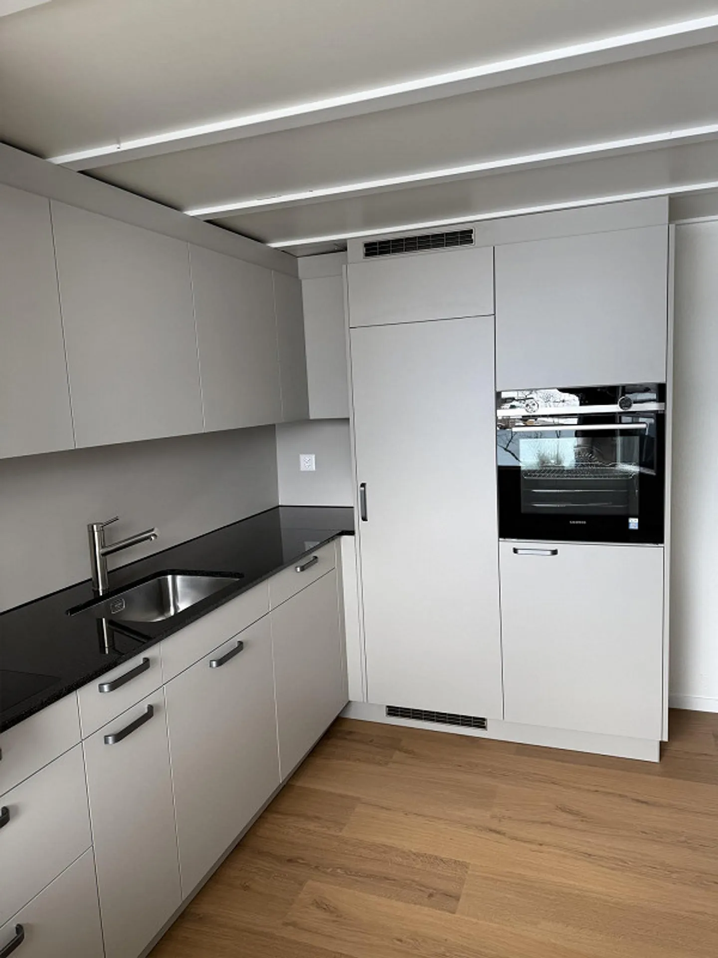 Appartamento 4 ½ stanze ristrutturato/convertito di recente con torre di lavaggio privata - Foto 2 di 11