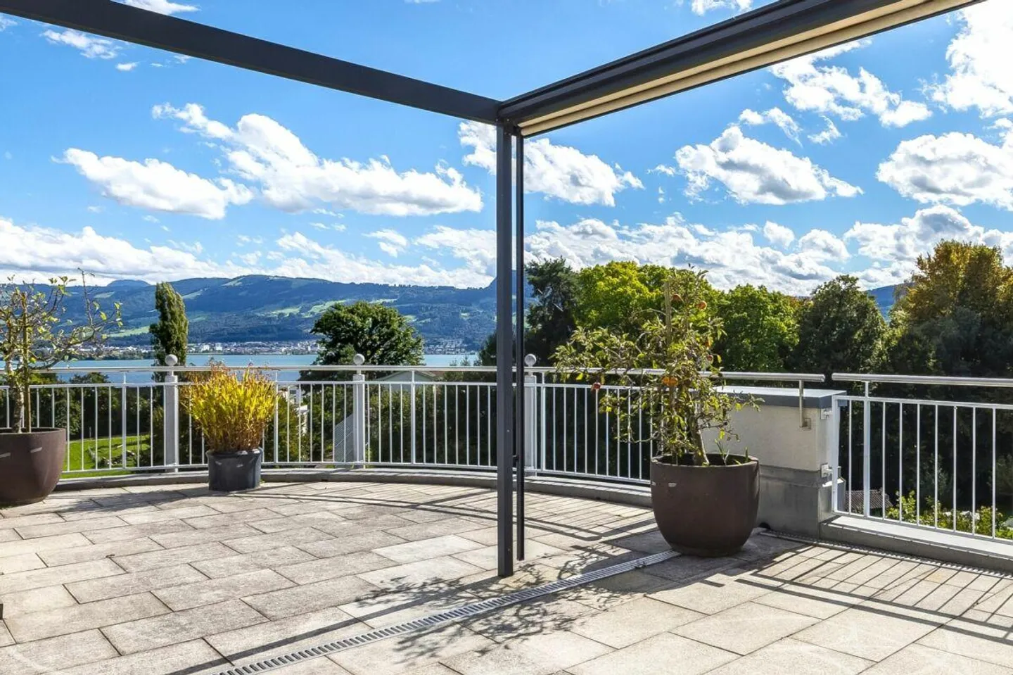 Grosszügiges Wohnen an bester Aussichtslage - Foto 1 von 6