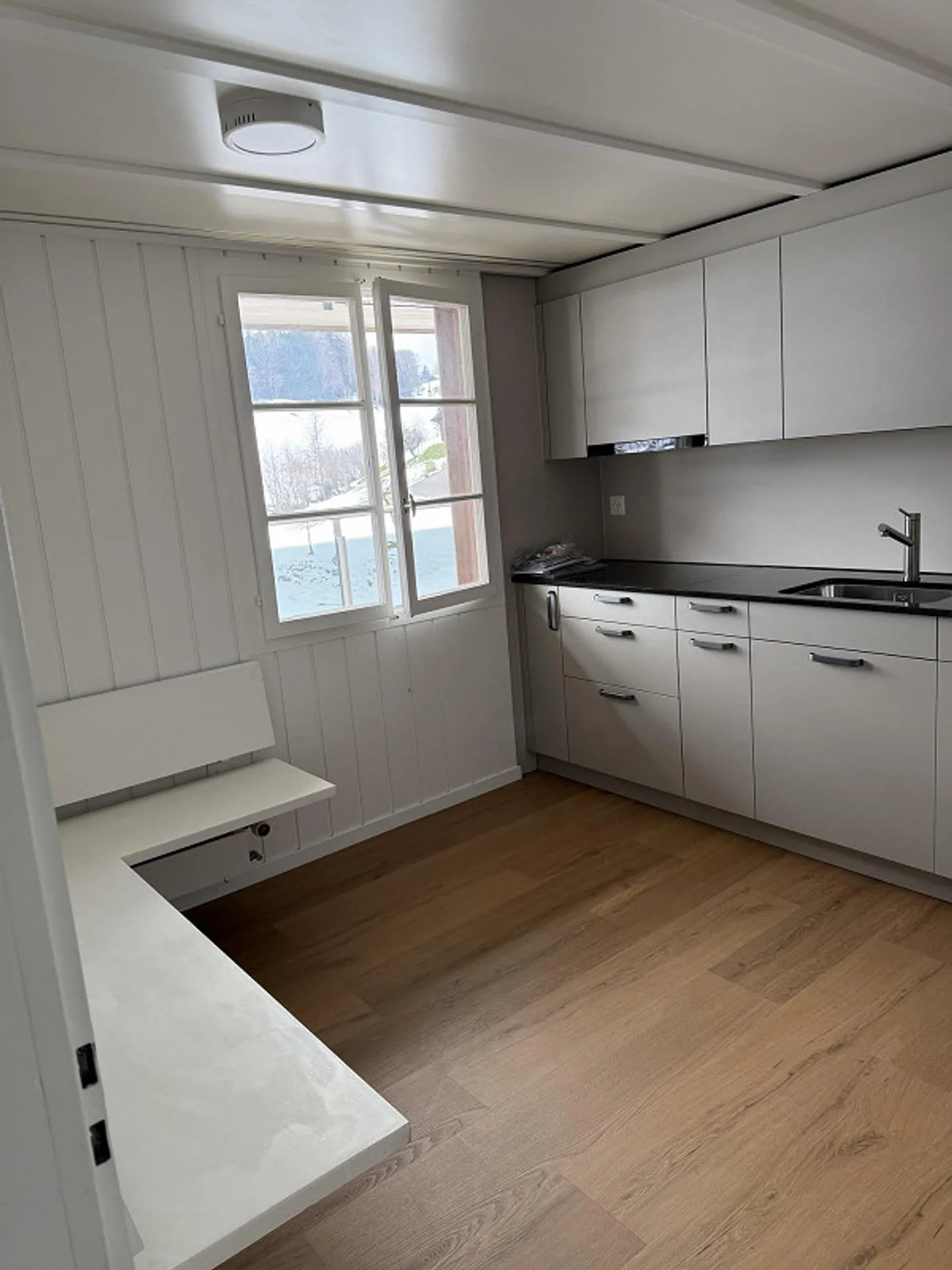 Appartamento 4 ½ stanze ristrutturato/convertito di recente con torre di lavaggio privata - Foto 3 di 11