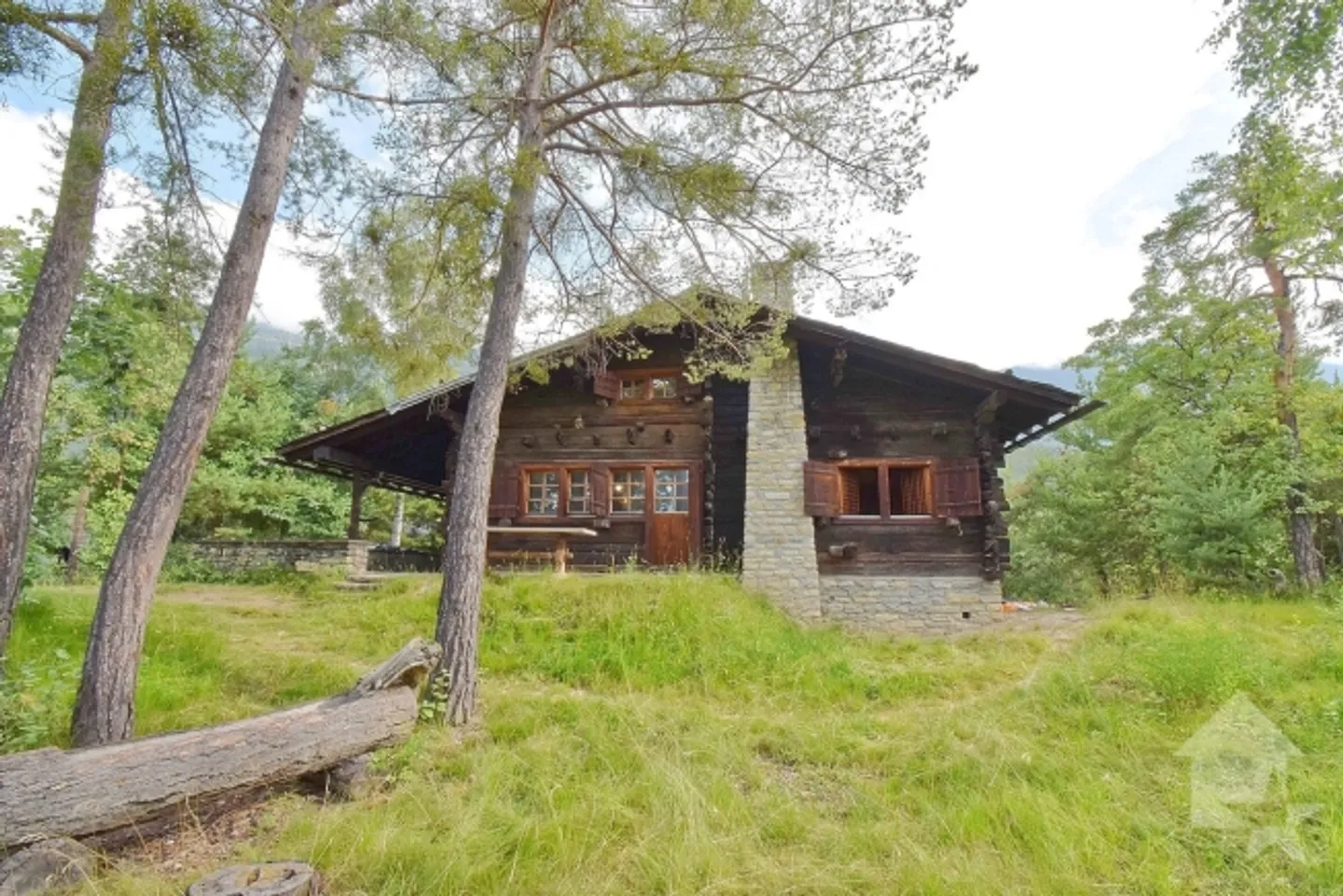 Bellissimo chalet in montagna in una zona tranquilla e spaziosa - Foto 1 di 13