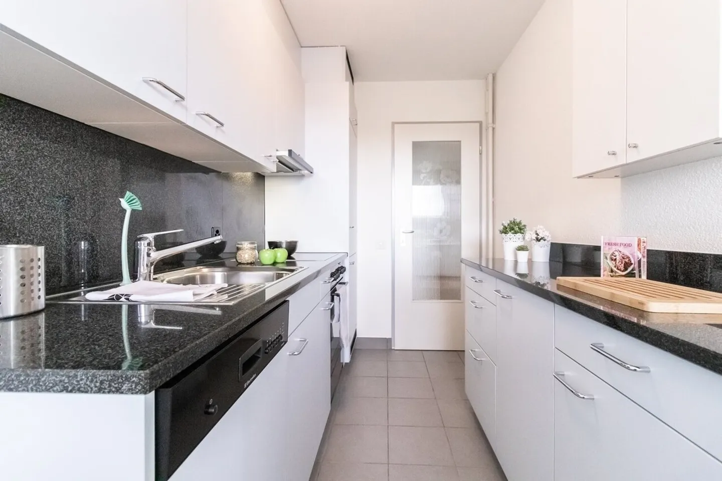 Bel appartement de 3.5 pièces avec balcon et environnement verdoyant - Photo 8 sur 9