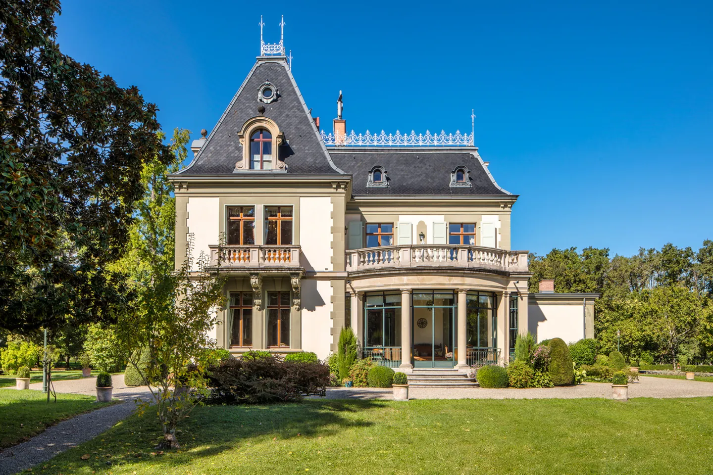 Außergewöhnliches Château aus dem 19. Jahrhundert und 9,5 Hektar Anwesen - Foto 4 von 22