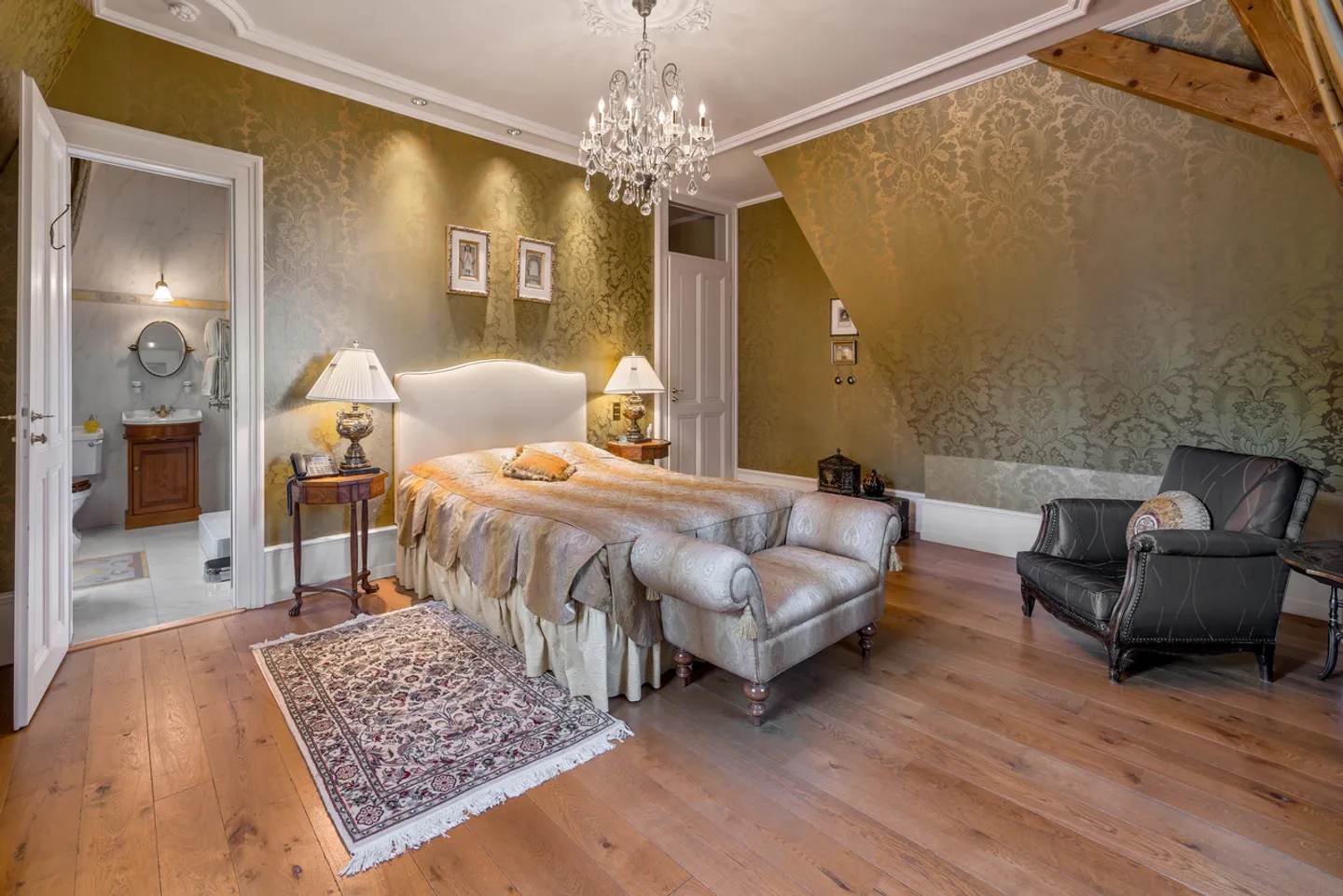 Außergewöhnliches Château aus dem 19. Jahrhundert und 9,5 Hektar Anwesen - Foto 15 von 22