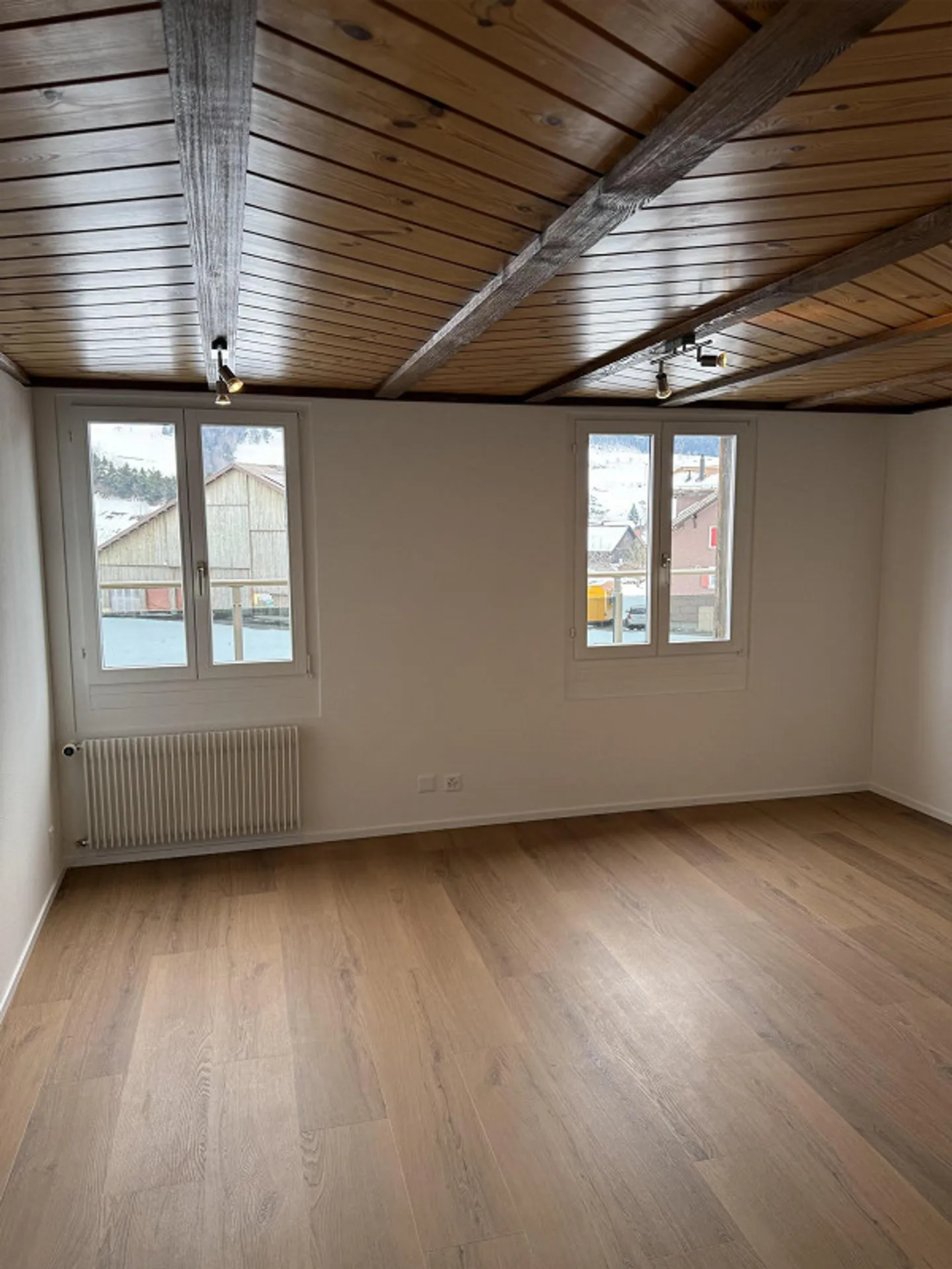 Appartamento 4 ½ stanze ristrutturato/convertito di recente con torre di lavaggio privata - Foto 8 di 11