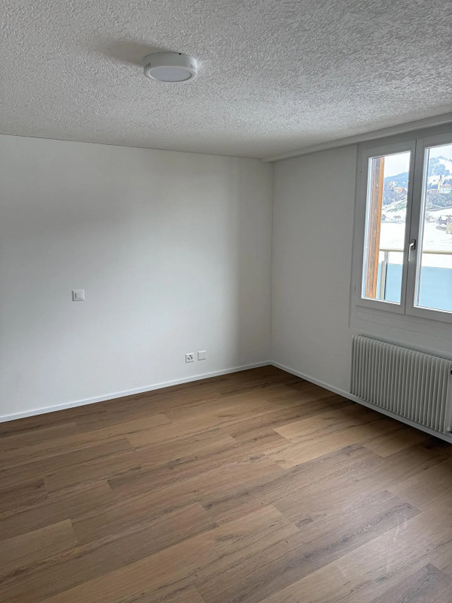 Appartamento 4 ½ stanze ristrutturato/convertito di recente con torre di lavaggio privata - Foto 9 di 11