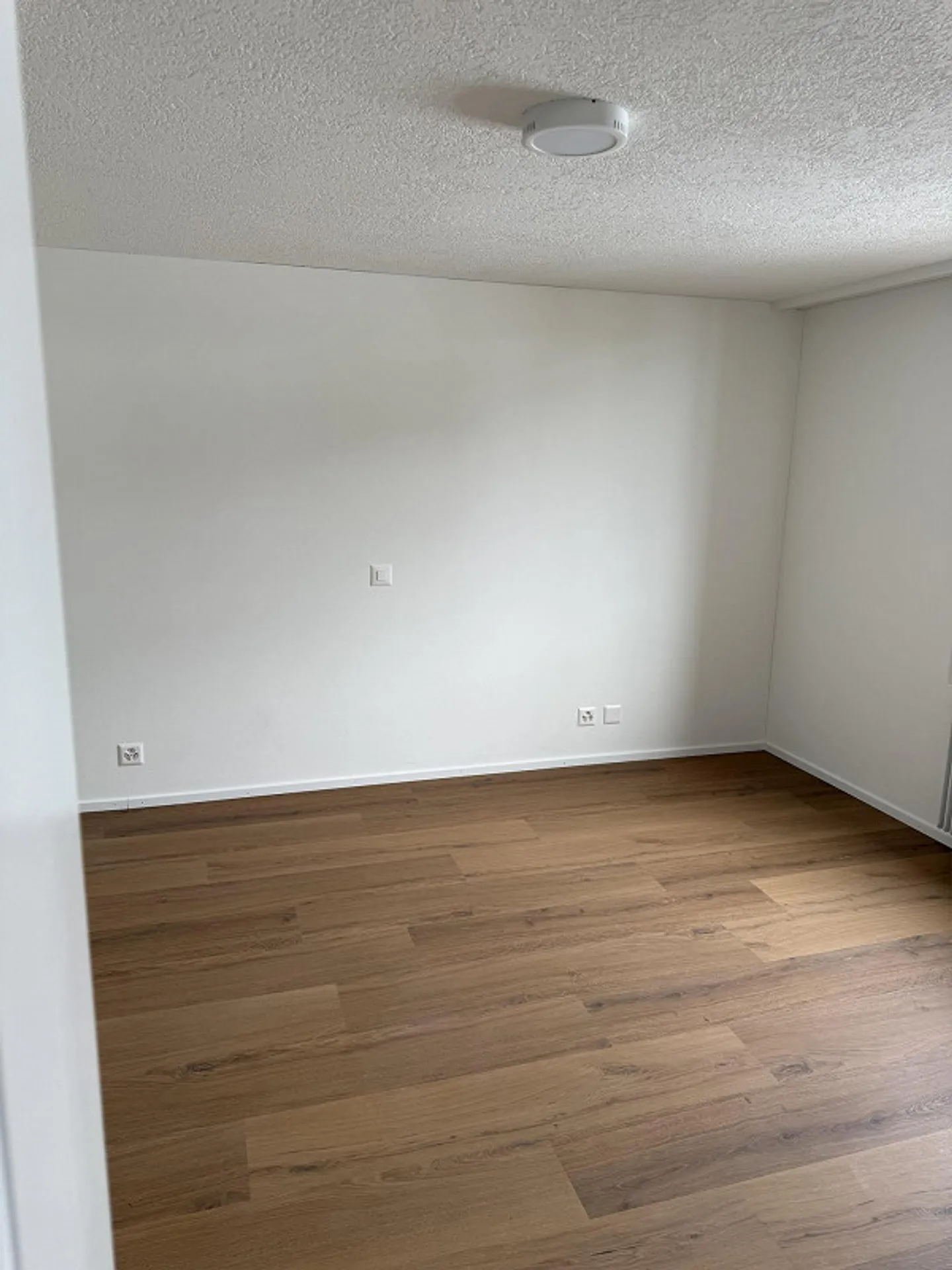 Appartamento 4 ½ stanze ristrutturato/convertito di recente con torre di lavaggio privata - Foto 10 di 11