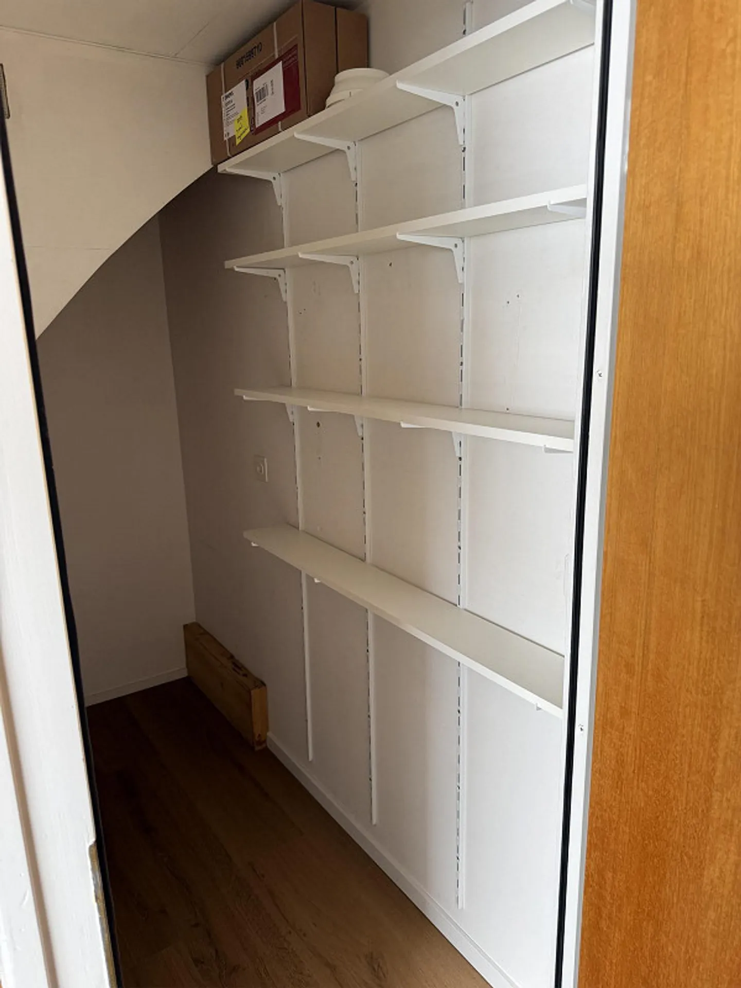 Appartamento 4 ½ stanze ristrutturato/convertito di recente con torre di lavaggio privata - Foto 11 di 11