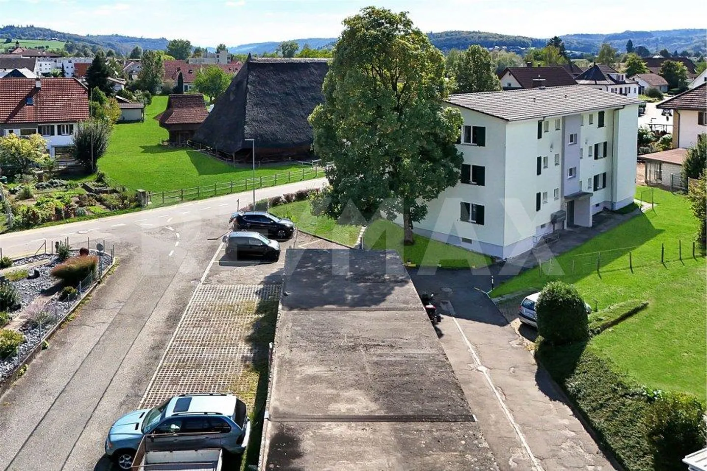 Maison multifamiliale bien entretenue avec trois appartements de 2½ et six appartements de 3½ pièces - Photo 6 sur 10