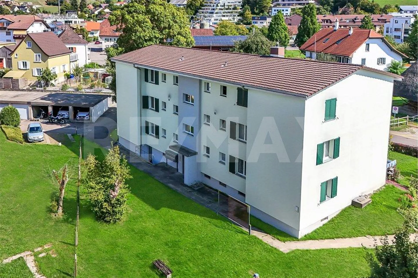 Maison multifamiliale bien entretenue avec trois appartements de 2½ et six appartements de 3½ pièces - Photo 8 sur 10