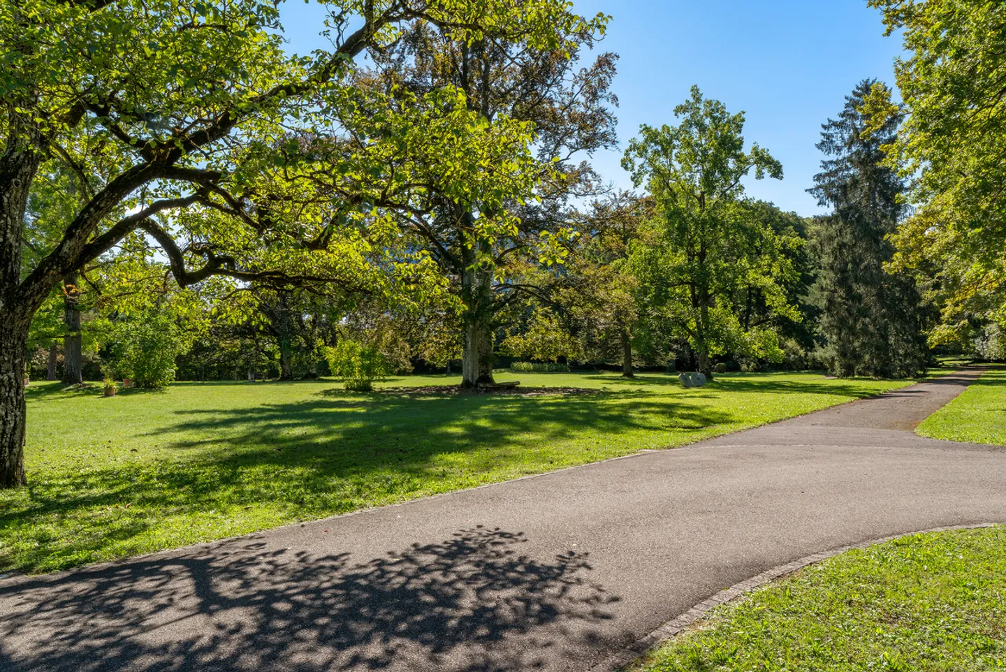 Außergewöhnliches Château aus dem 19. Jahrhundert und 9,5 Hektar Anwesen - Foto 20 von 22