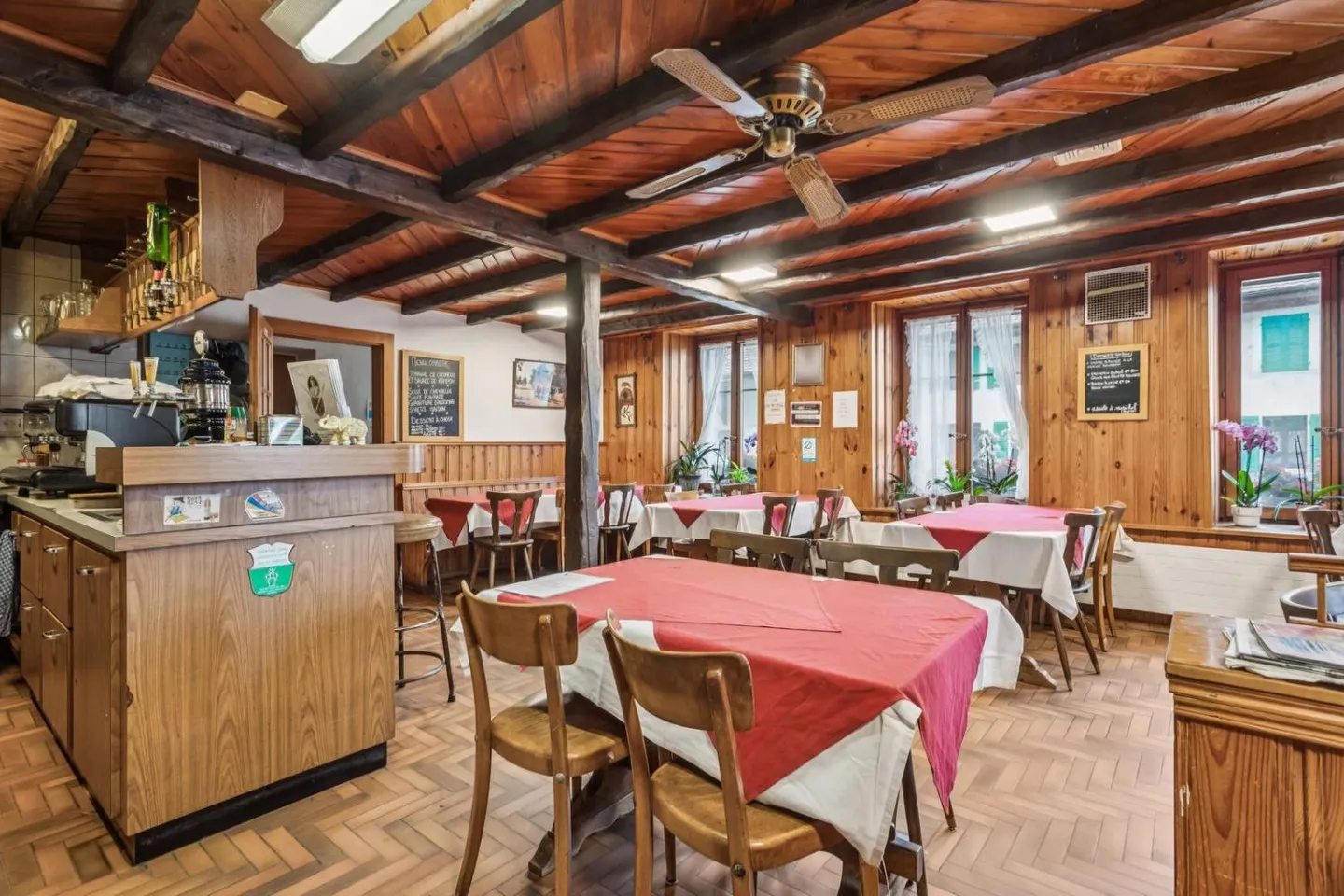 Edificio a uso misto con ristorante e potenziale di espansione - Foto 10 di 13