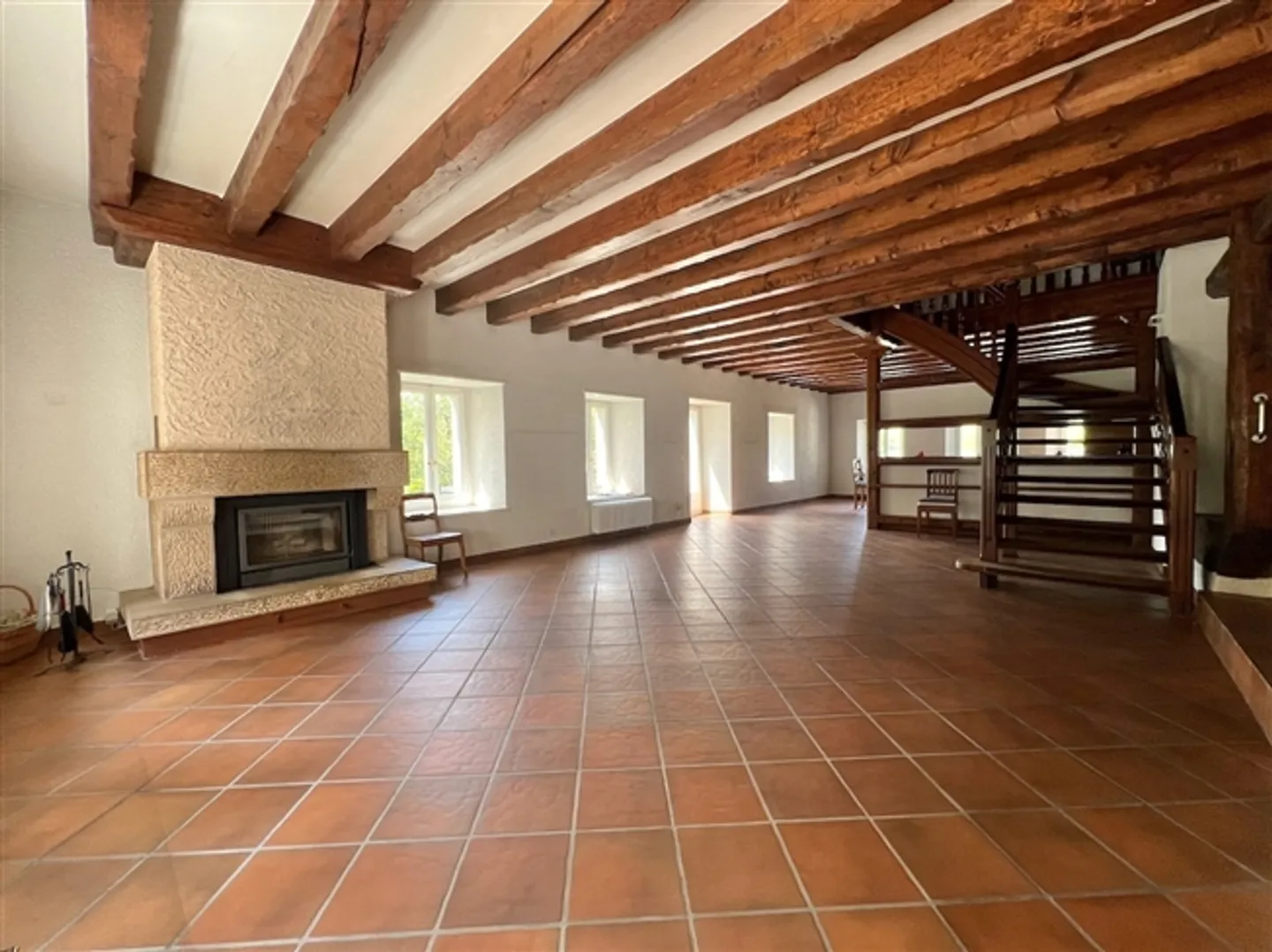 Ferme rénovée 4,5 pièces avec grande ferme sur 2 parcelles de 3'109 m2 - Photo 4 sur 13