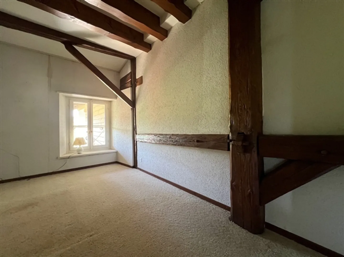 Ferme rénovée 4,5 pièces avec grande ferme sur 2 parcelles de 3'109 m2 - Photo 6 sur 13