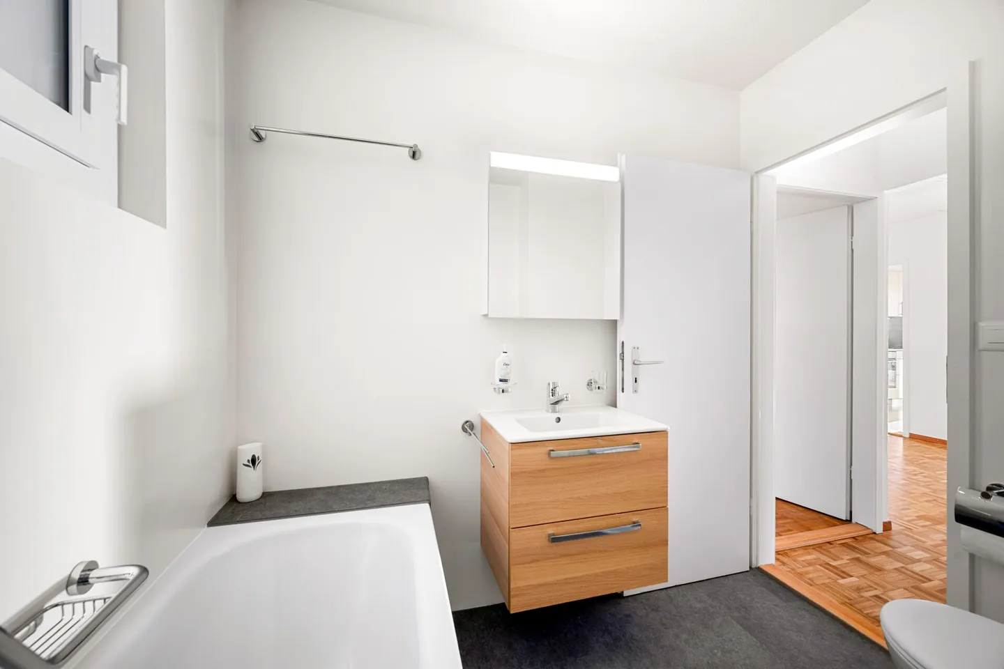 4.5-room apartment with panoramic lake view - Photo 4 of 14