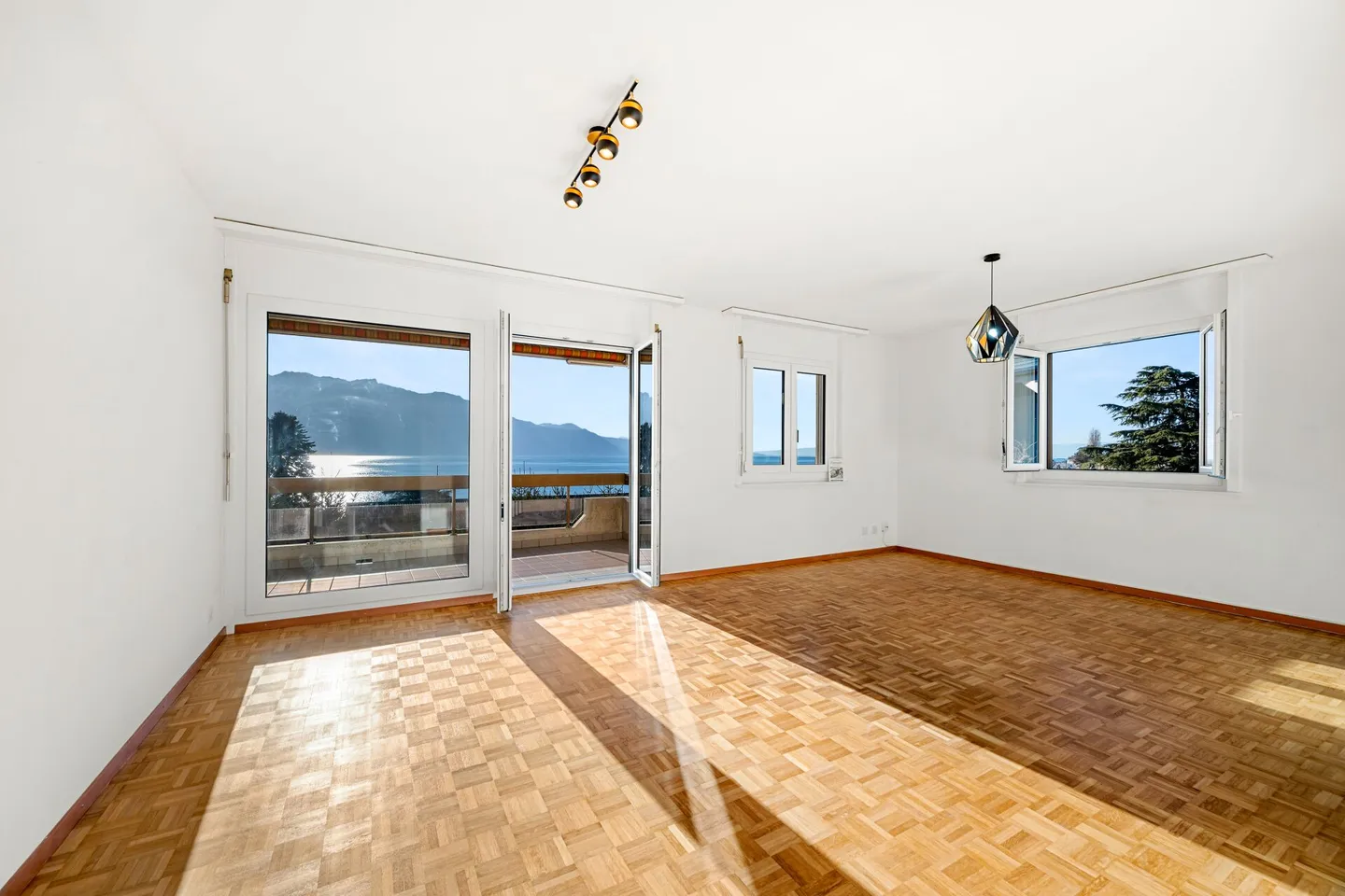 4.5-room apartment with panoramic lake view - Photo 10 of 14