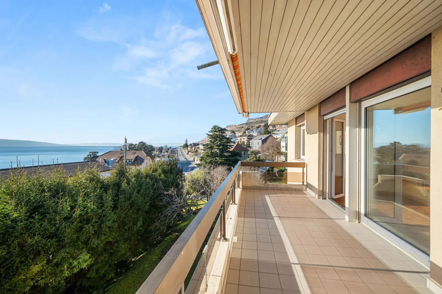 4.5-room apartment with panoramic lake view - Photo 5 of 14