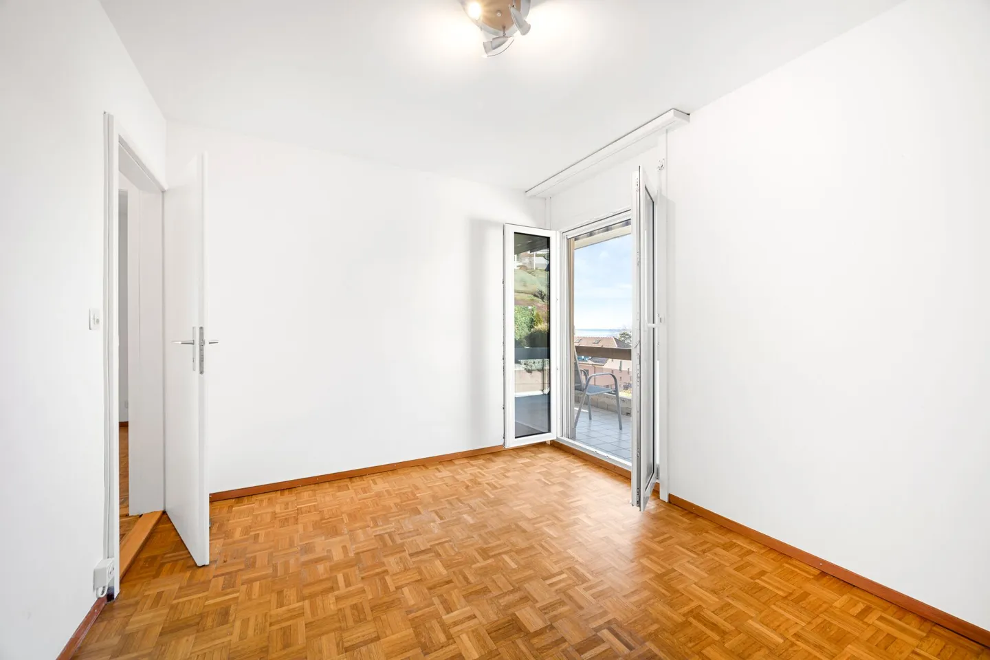 4.5-room apartment with panoramic lake view - Photo 6 of 14