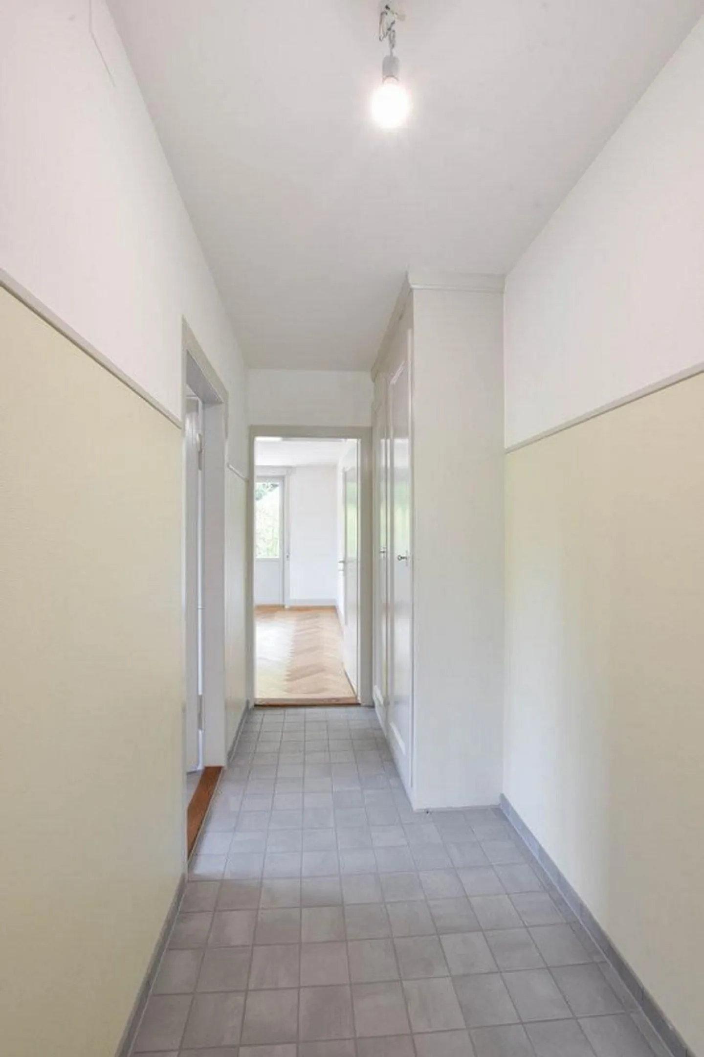 2.5-room apartment with spacious terrace! - Photo 3 of 9