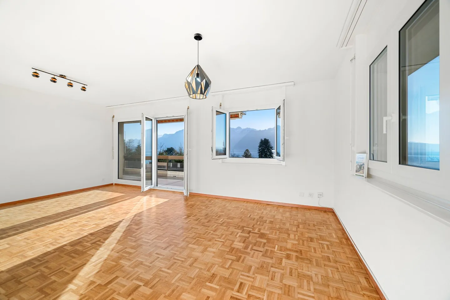 4.5-room apartment with panoramic lake view - Photo 13 of 14