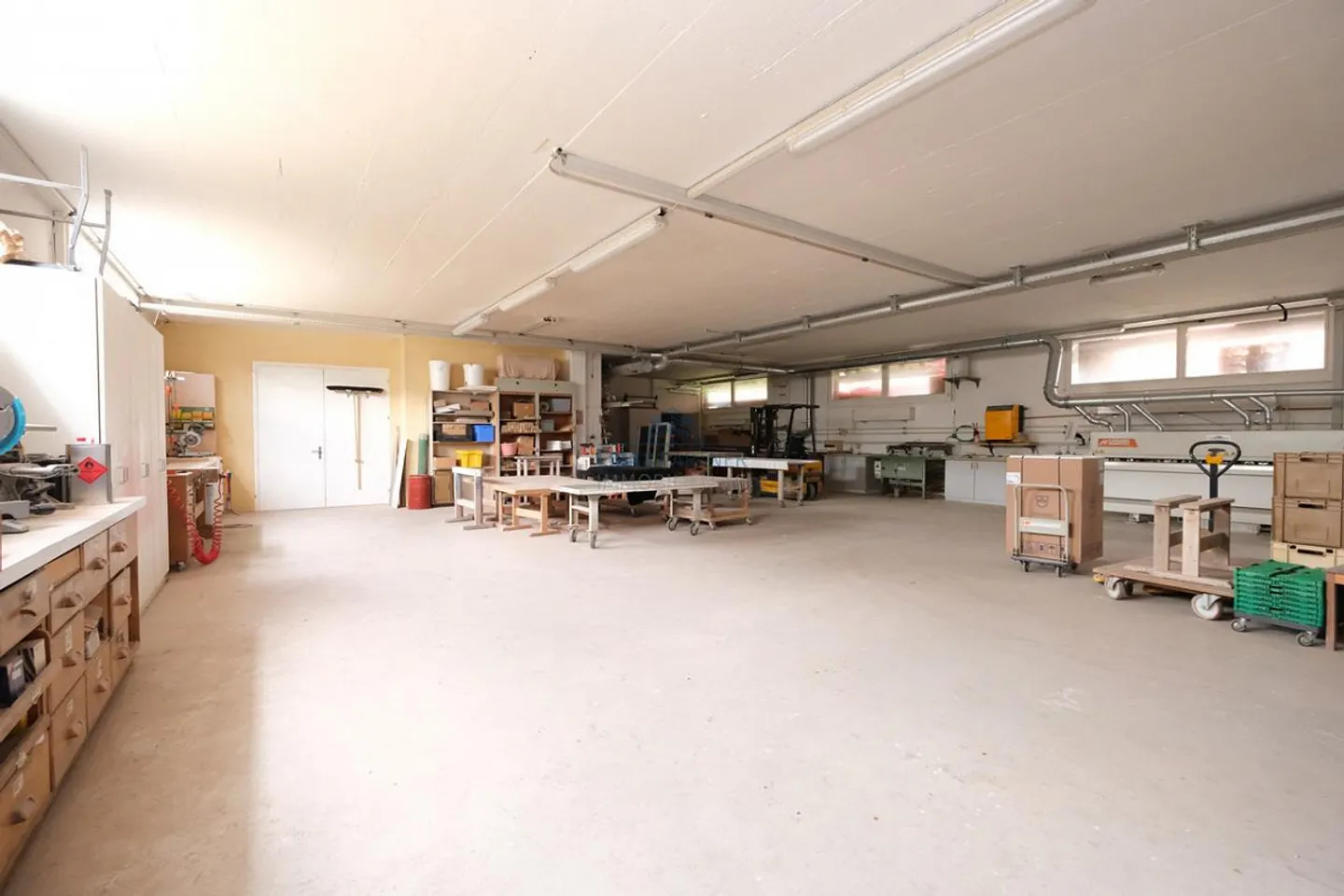 900m² Commercial Space: Top Infrastructure, Versatile Use, Sustainable - Photo 3 of 13