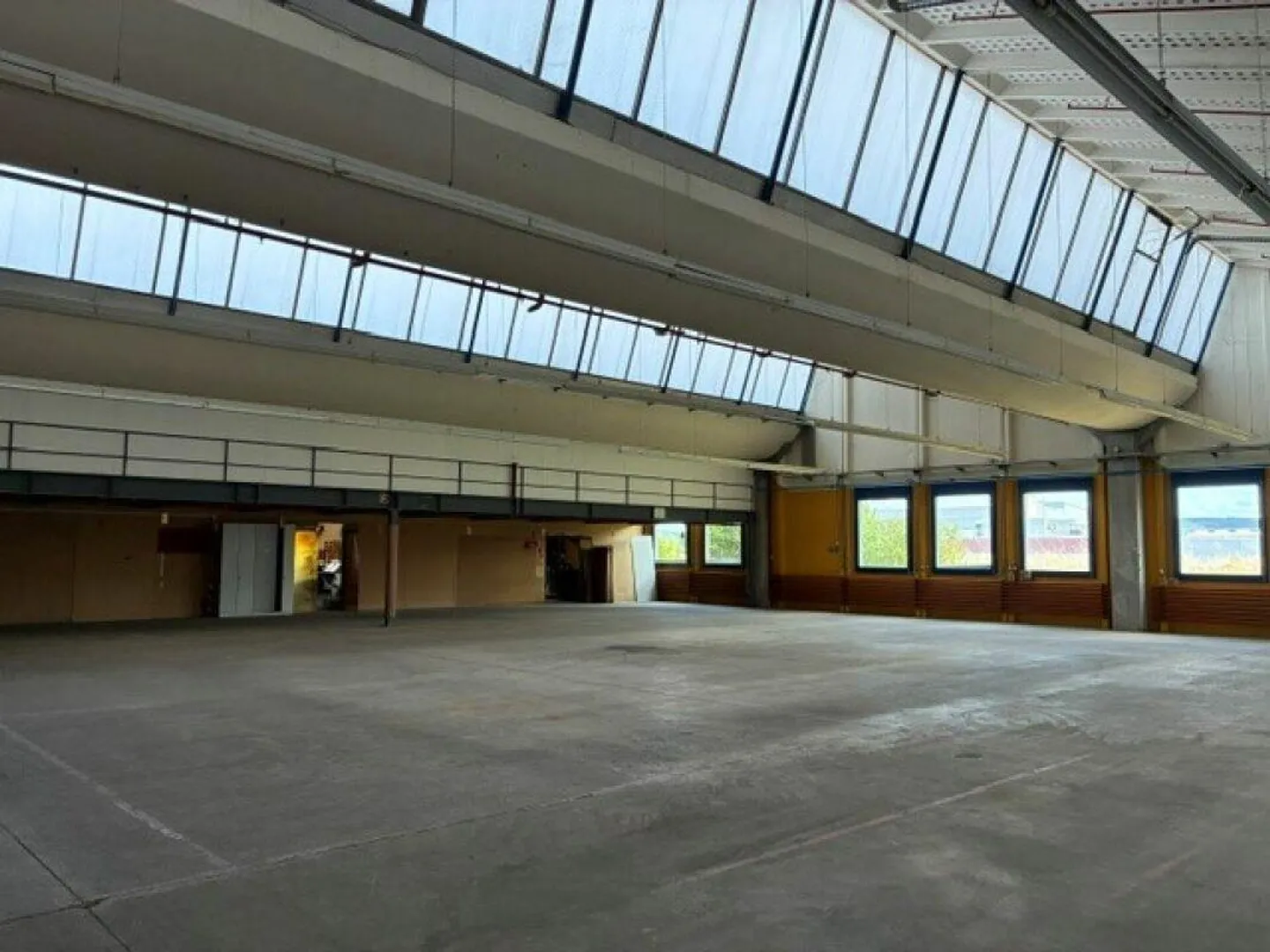Commercial / Warehouse / Office Spaces in TOP Location - Photo 5 of 8