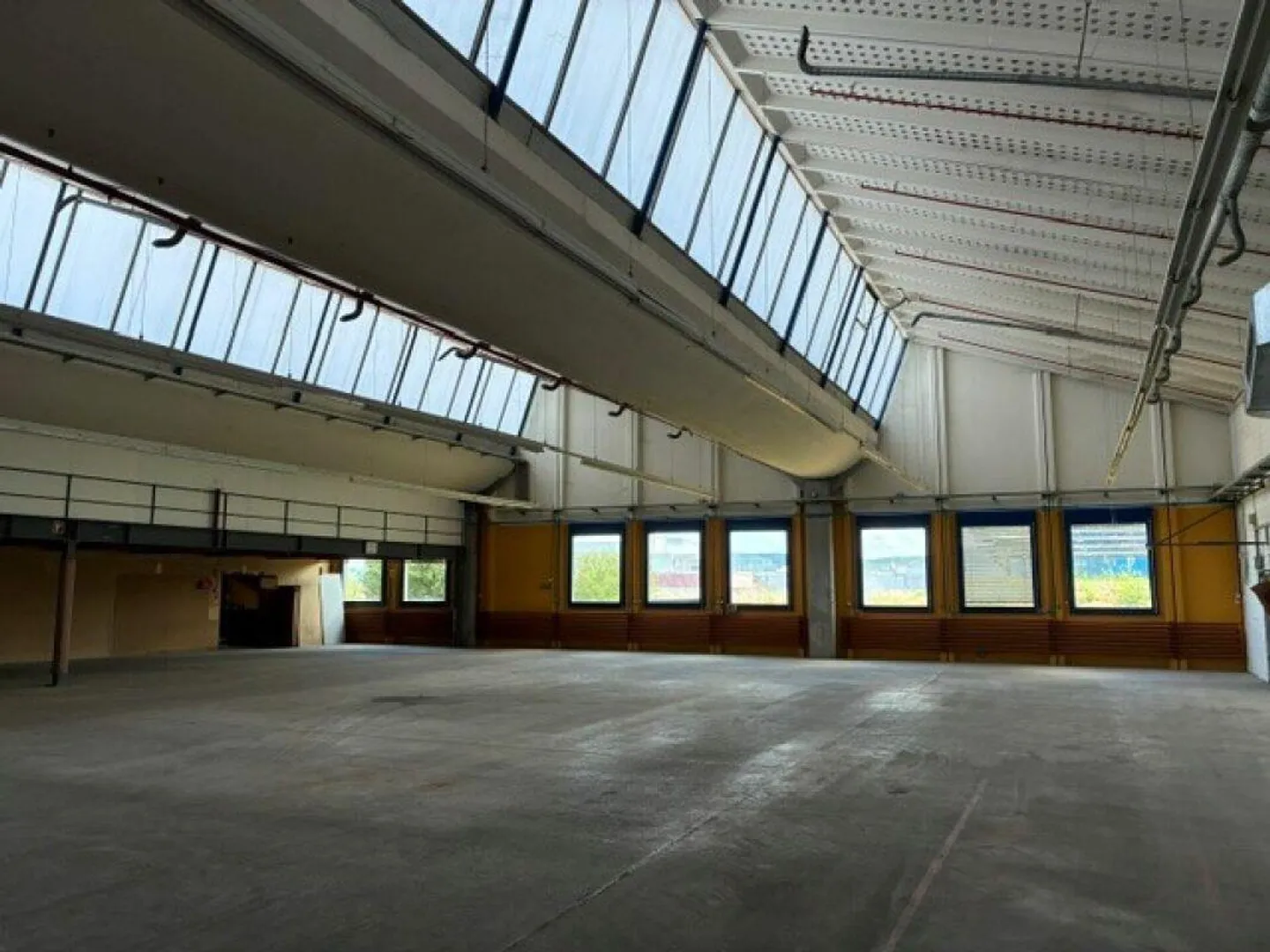 Commercial / Warehouse / Office Spaces in TOP Location - Photo 6 of 8