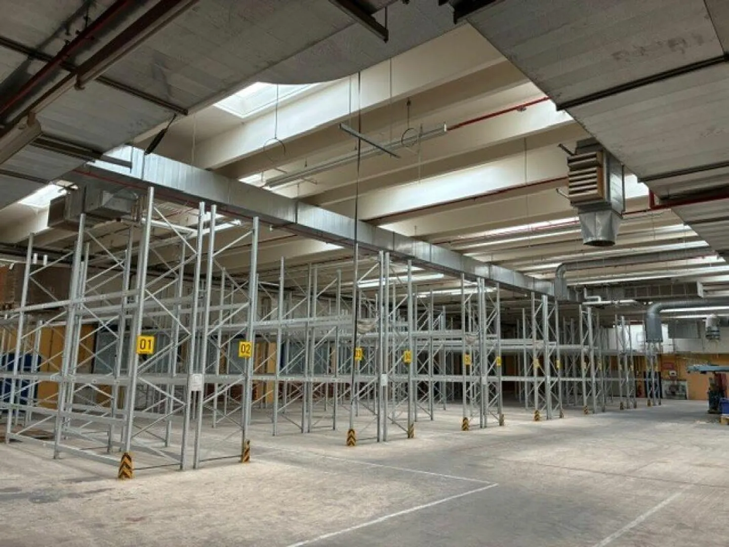 Commercial / Warehouse / Office Spaces in TOP Location - Photo 7 of 8